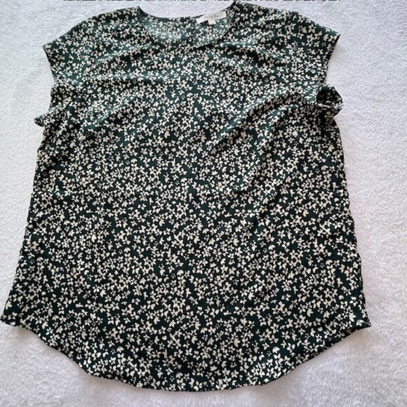 Monday Fun Hunter Green & Cream Mini Floral Popover Top with Cap Sleeves- Size L - Picture 2 of 8